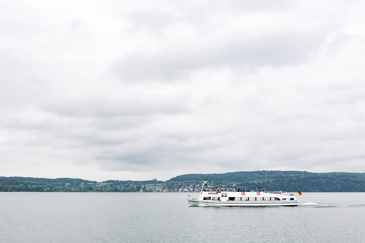 047