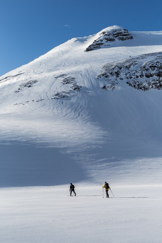671