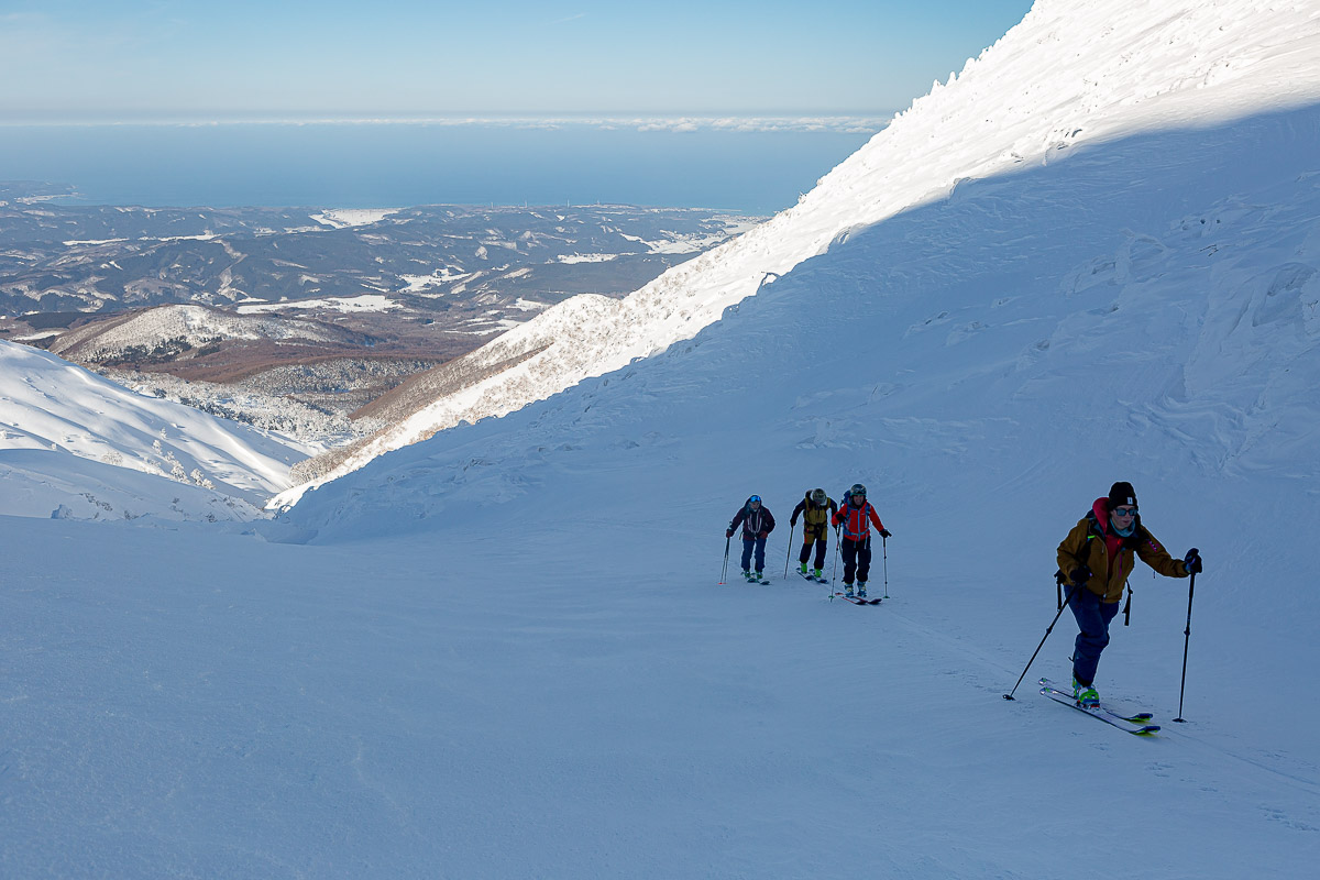 753